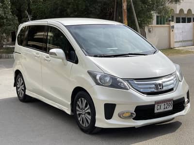 Honda Freed (hybrid) Full option
