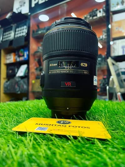 Nikon 105mm f/2.8 G ED Nano VR Macro Lens (Mint Conditon)