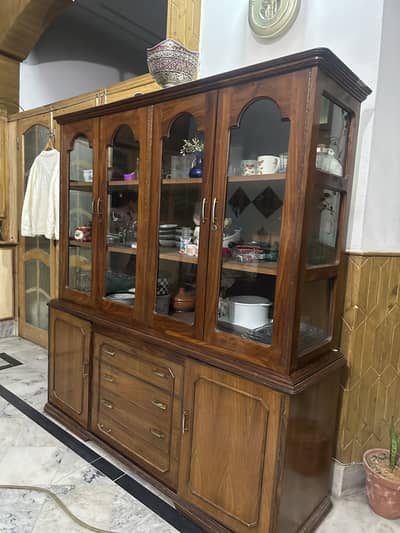 Used showcase crockery