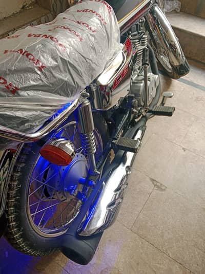 Honda CG 125 Spacial edition self start brand new