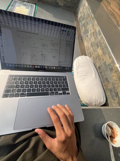 Macbook pro 2019 | 16 inch display | 16 Gb /512 SSD