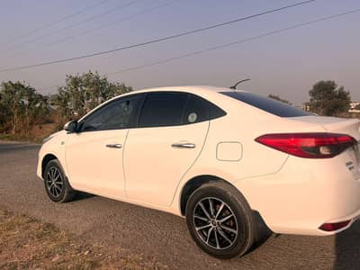 Toyata Yaris 1.5 automatic full option 100% genuine