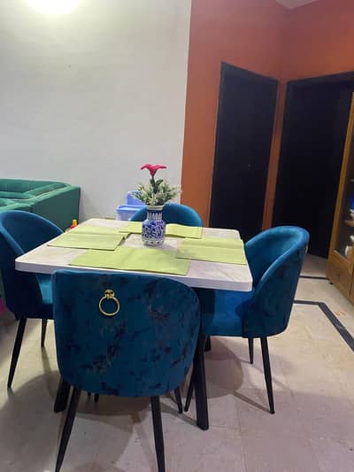 Dinngtable with 4 chairs
