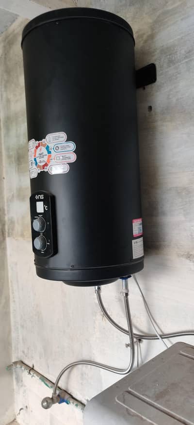 50 liter nasgas electric geyser ,only few days used almost brand new,