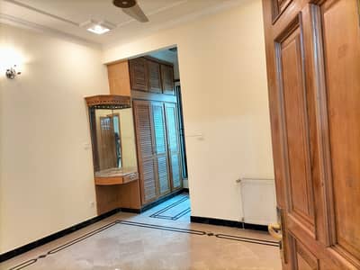 Full house 8 Bederooms A/Bathrooms 2DD 2kitchen Tiles Flooring neat and clean house