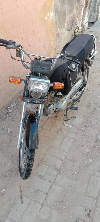 Hundyas 2024 karachi 0.3. 1.5. 2748630