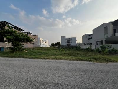 1 KANAL PLOT NEAR V 1393 PHASE 8 DIRECT OWNER