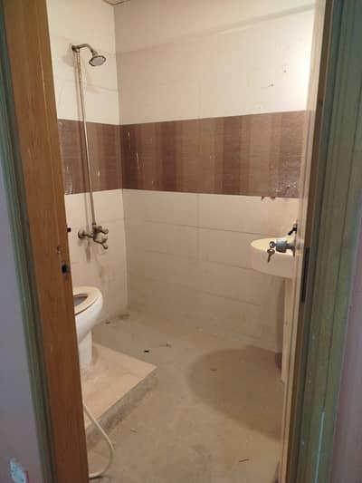 60-yard ground portion in Block 12 2 bed lounge, no water issue, separate meter & no load shedding.