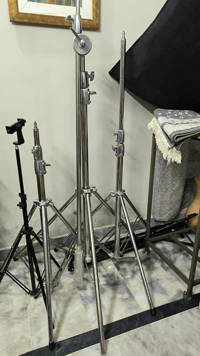C-stand, two normal heavy duty stands
