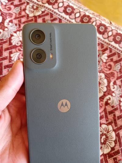 Moto g 5g 2025 latest model 10/10 and Leather back shert