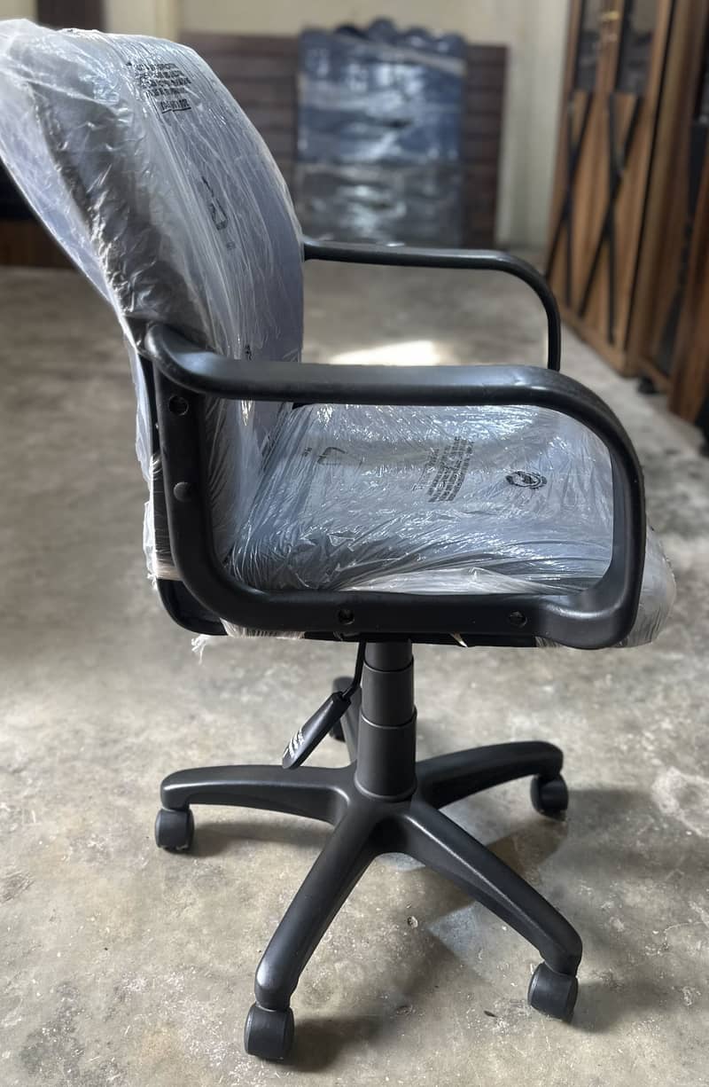 Used Revolving CHAIRS - Office Chairs - 1110862088