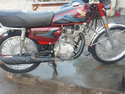 khurrinwala jand wali rod par gari daekh satke hae