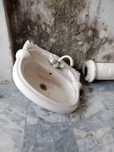 Used wash basins for bathroom for sale rabta 03174291827 what's app