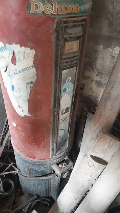 LG Gas Geyser large size in good condition