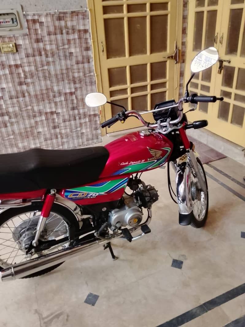 ہونڈا سی ڈی 70 بائک ریڈ کلر 0