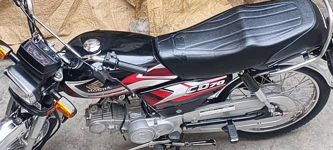 CD 70 2025 model black color