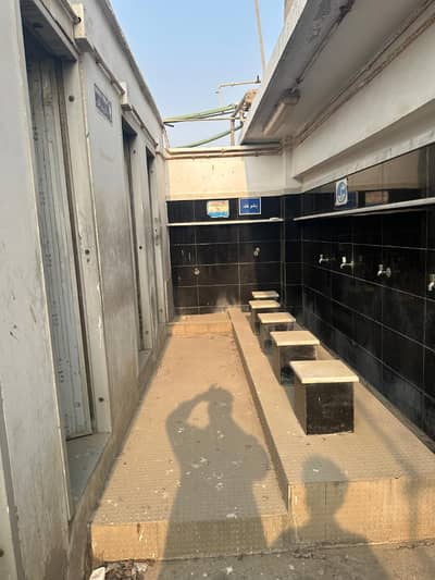 2000 SQ YARDS GROUND PLUS 1 FOR COMMERCIAL USE BACK SIDE PARSA TOWER READY TO MOVE CONDITION