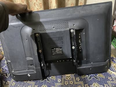 22”lcd looks like new