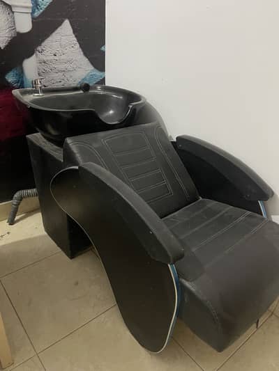 Beauty Salon Chairs & Shampoo unit