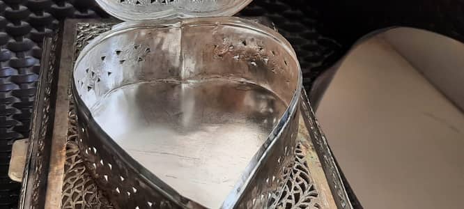 Indian Paan Daan Available for Pan Lovers