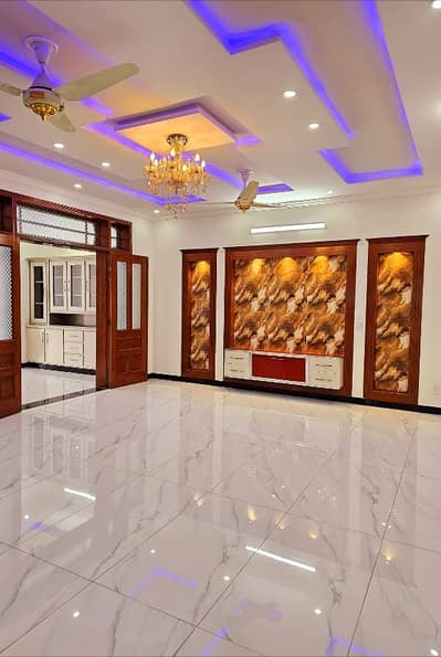 10 Marla Designer House Available All Facilities Gas , Boring Parking G-13/2