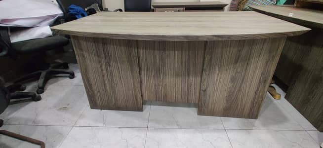 Office table large size used 2x