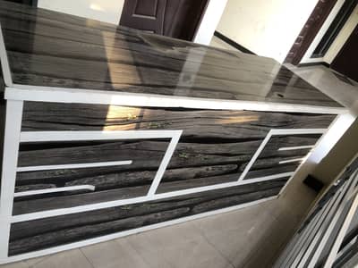 Office table good condition can be used as a reception table