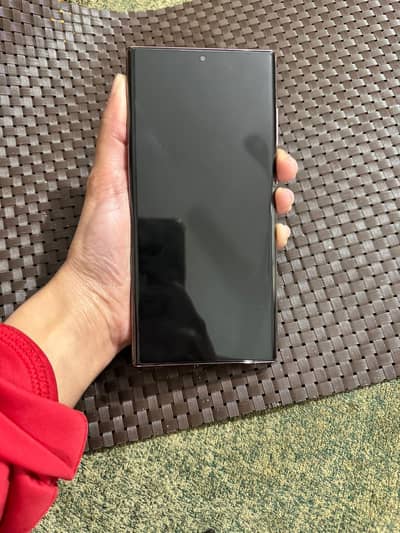 Sumsang galaxy S22 Ultra burgundy color like a box pack