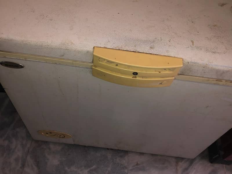 Waves deep freezer 0