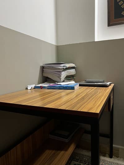 Study Table / Computer Table in Excellent Condition – Hardly Used