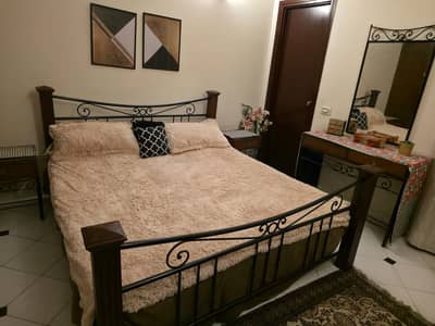 Bed Set||King Size Iron Bed 2 side+dressing table with mirror,Mattress