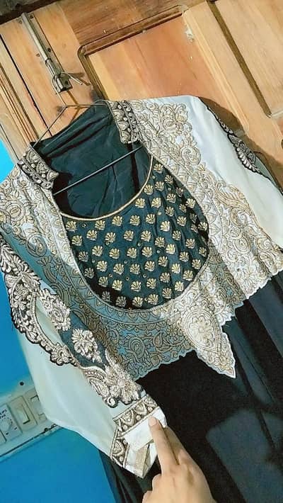 barely used long formal maxi for hightend girls