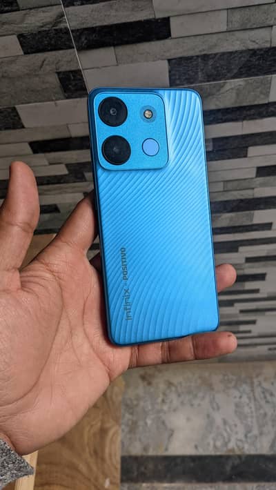 Infinix Smart 7 4/64 with Charger