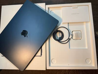 macbook air m2 2022 | 16gb ram 256gb ssd | 13.6” retina | 100% bh