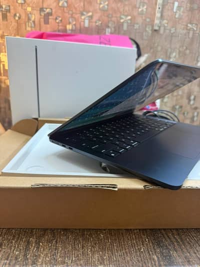 macbook air m2 2022 | 16gb ram 256gb ssd | 13.6” retina | 100% bh