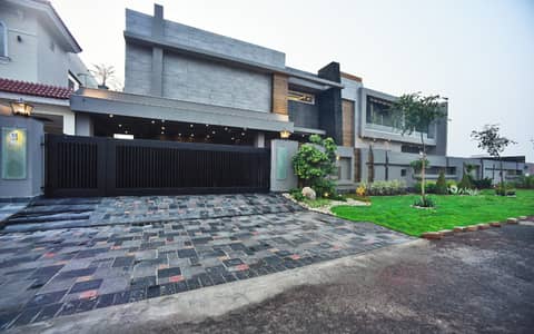 DHA Lahore 2 Kanal Owner Build Design House With 100% Original Pictures Available For Rent