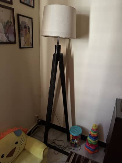 Land and storage table