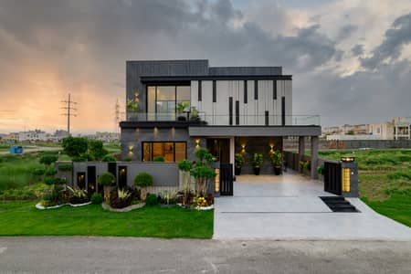 Just 1 Year Used 1 Kanal Modern Design Luxury House