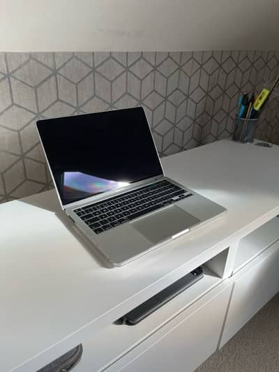 MacBook Pro by Apple Clean & Reliable M1