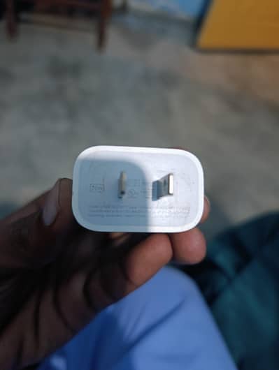 i phone ka charger ha condition 10/10 20 watt ka ha jis bhai ko chaya