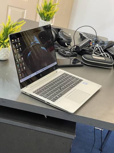 Hp 830 G5 Elitebook Touchscreen Core-i5 7th Generation New Logo