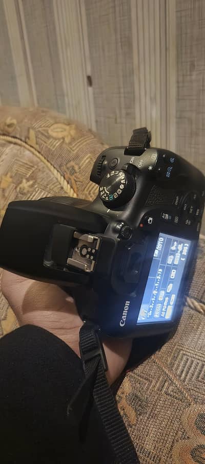 Canon EOS 1300D