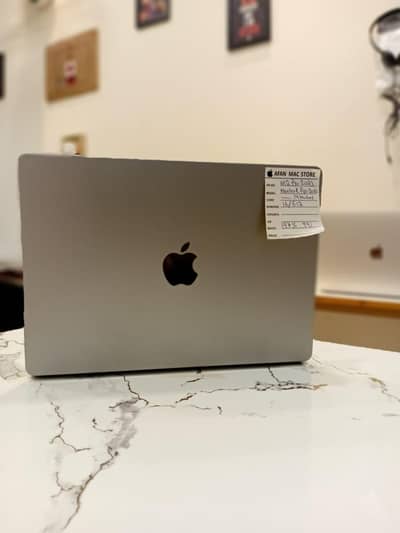 Macbook Pro M2 pro 2023 14 inches 16GB Ram 512GB Ssd