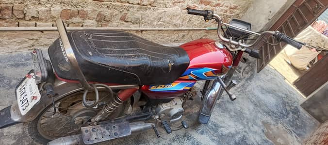 urgent zarorat ha peson ki baik bohat achi ha genuine ha sari