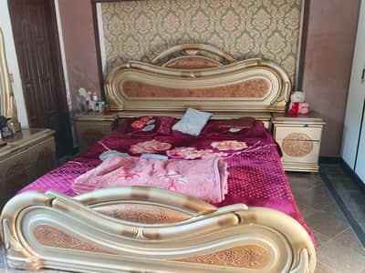 King Size wooden Bed