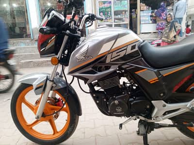 Honda CB 150F 2022 scretch less in mint condition