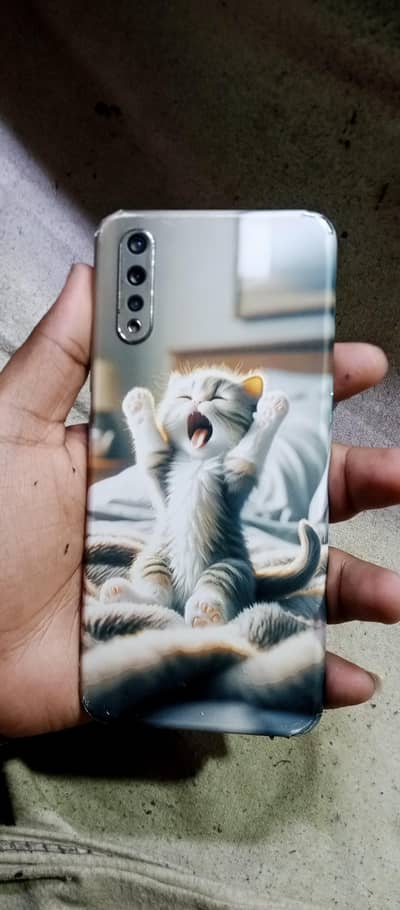 phone ka Uper ka glass tora tuta ha