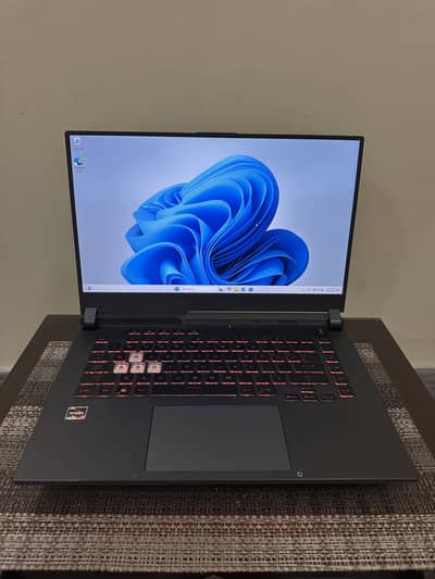 Asus Rog Strix Ryzen 7 RTX 3050 gaming laptop