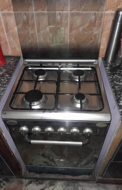 glemgass microwave oven and stove.