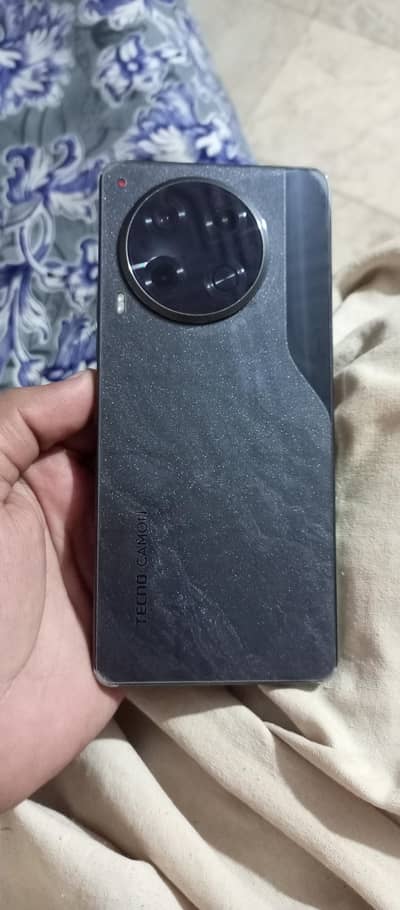 Tecno camon 30